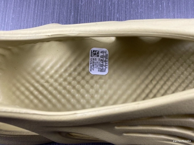 GV6775 Yeezy Foam RNNR Adidas Sulfur 0819